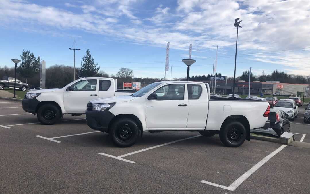 Livraison de deux Hilux à la société FORET VIVANT !